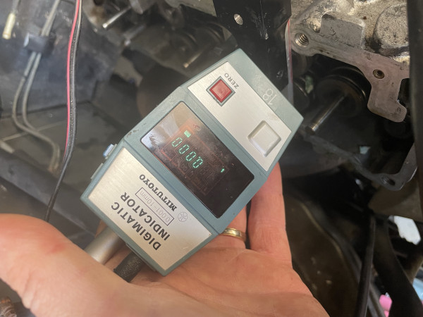 IMG_0988.jpeg (2.95 Mio) Consulté 3767 fois Contrôle d’ecart des paires de queues de soupapes