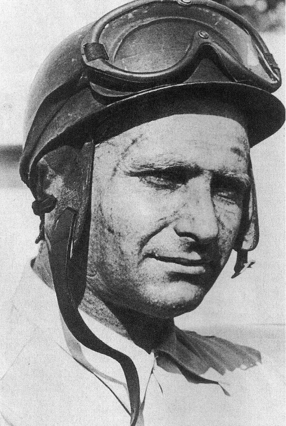 Juan_Manuel_Fangio_(circa_1952).jpg