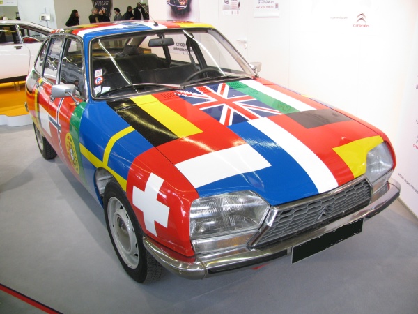 citroen-gs-drapeaux-retromobile-2010-jyb.jpg