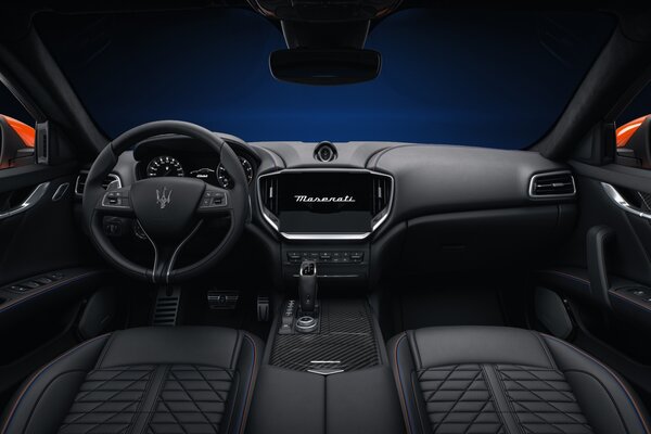 Small-20148-MaseratiGhibli-FTributoSpecialEdition.jpg