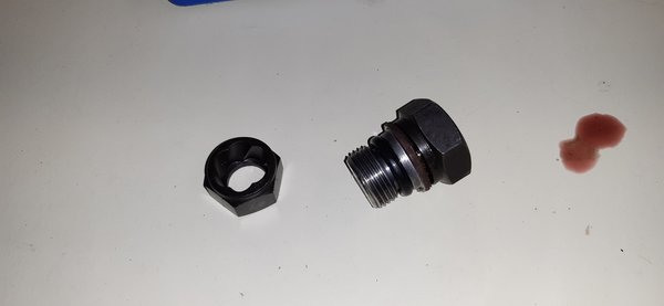 20230211_161704.jpg (2.25 Mio) Consulté 1641 fois On voit le bouchon avec sa douille d'extraction en place et une autre douille à côté