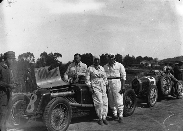 1932-05-08_Targa_Florio_Maserati_8C_2800,_Ruggeri+Fagioli.jpg