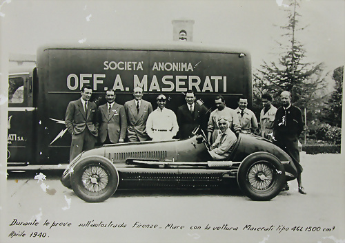 1940-04-xx_Autostrada_Firenze_Maserati_4CL_1500_Nuvolari+team.jpg