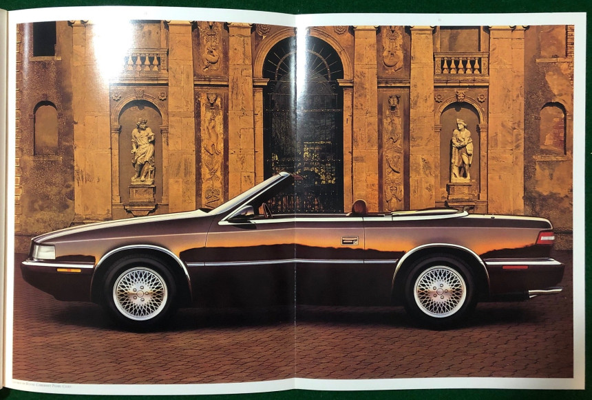 sx167_chrysler_tc_by_maserati_brochure-g_2048x2048.jpg