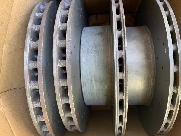 259AD91C-C5E3-4571-8F7C-95FB97E03421.jpeg (3.16 Mio) Consulté 3144 fois 27 mm avant et 17 mm arrière